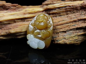 精品推薦油潤新疆和田玉雙色糖白玉精雕招財佛吊墜