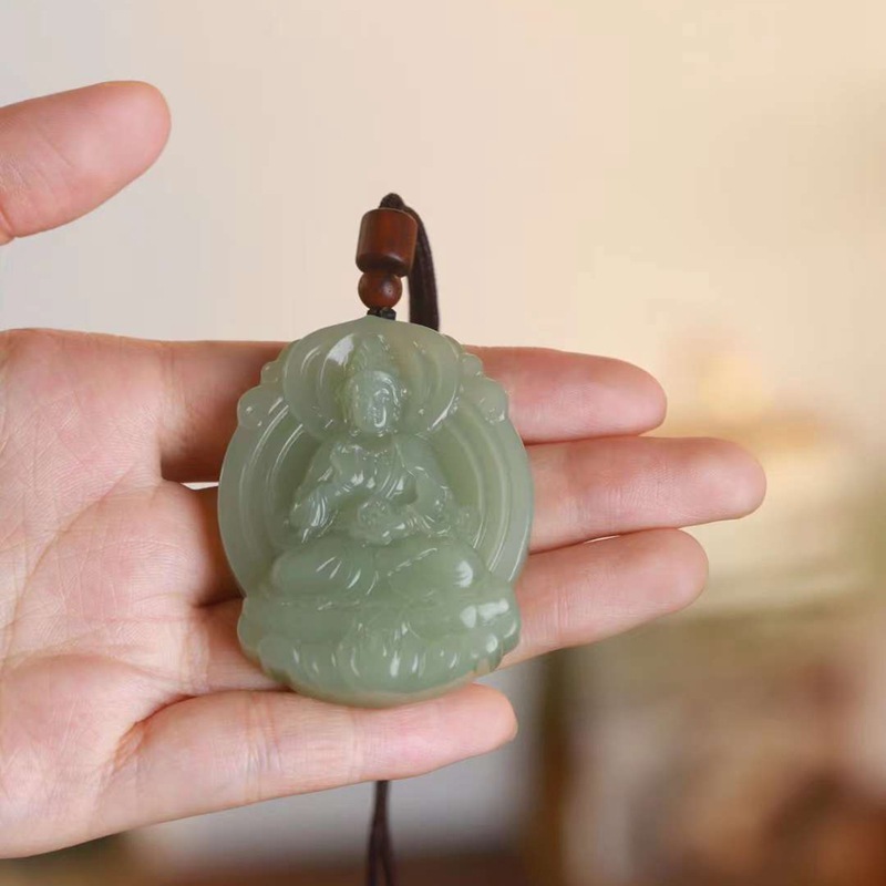 和田玉供應鏈探秘 天然新疆和田玉與青海老料冰晴水色蓮花觀音男款玉石