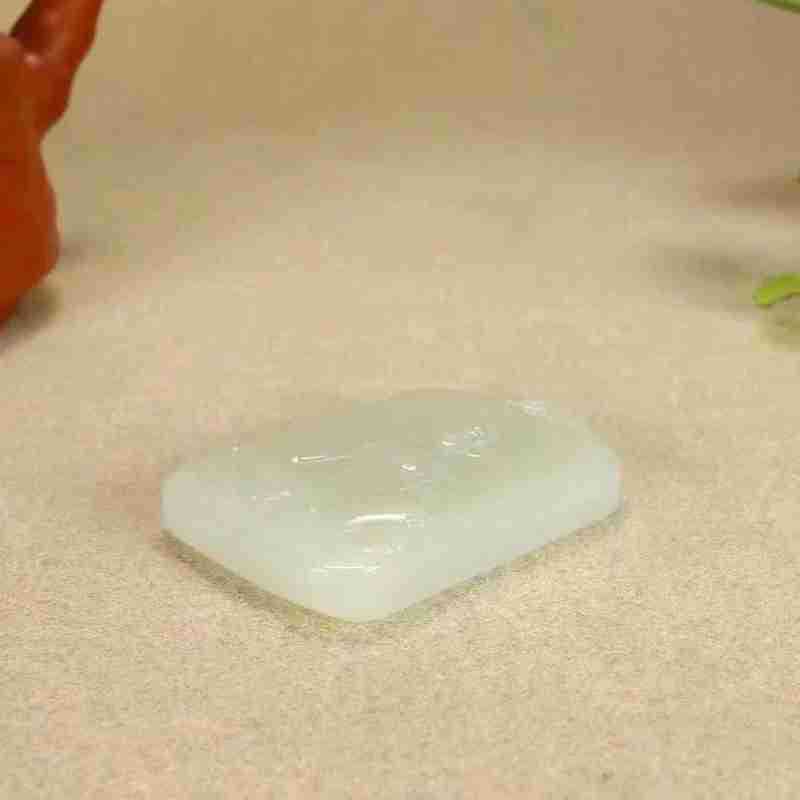 天然新疆和田玉與青海料老料白玉觀音吊墜 男款玉佩的玉石魅力